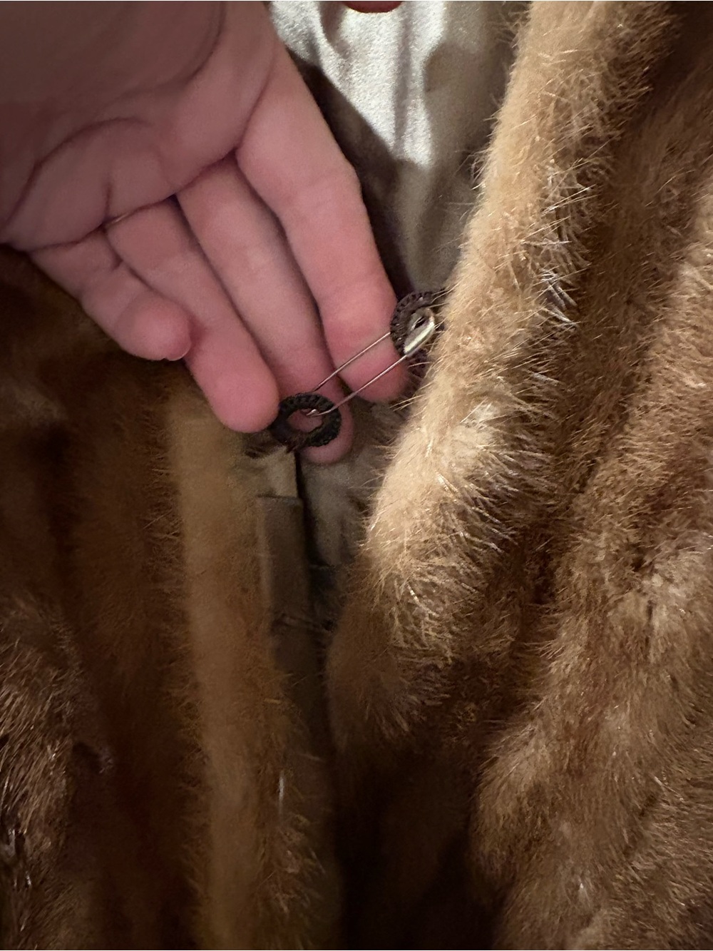 Mink stole. Made for an ancestor so hard to say size. Large? - Picture 2 of 5